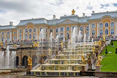 Peterhof, Russia
Photo by schliff website Pixabay 