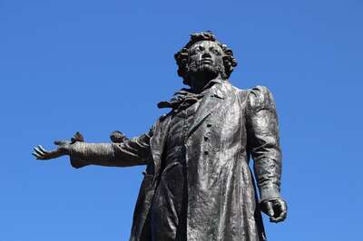 Alexander Pushkin Monument, St Petersburg, Russia
Photo by Светлана Химочка website Pixabay 